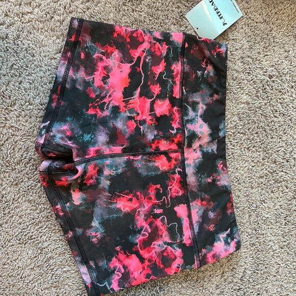 NWT Red and Black smoke/Tie Dye FLEO shorts - 3.5" inseam Size Large - Picture 2 of 6